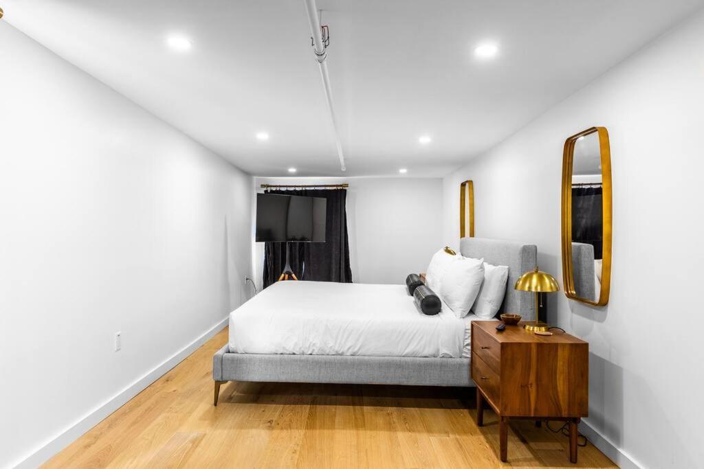 King Bed, The Phenix Historic Hotel, Spacious, Room # 406 Μπάνγκορ Εξωτερικό φωτογραφία