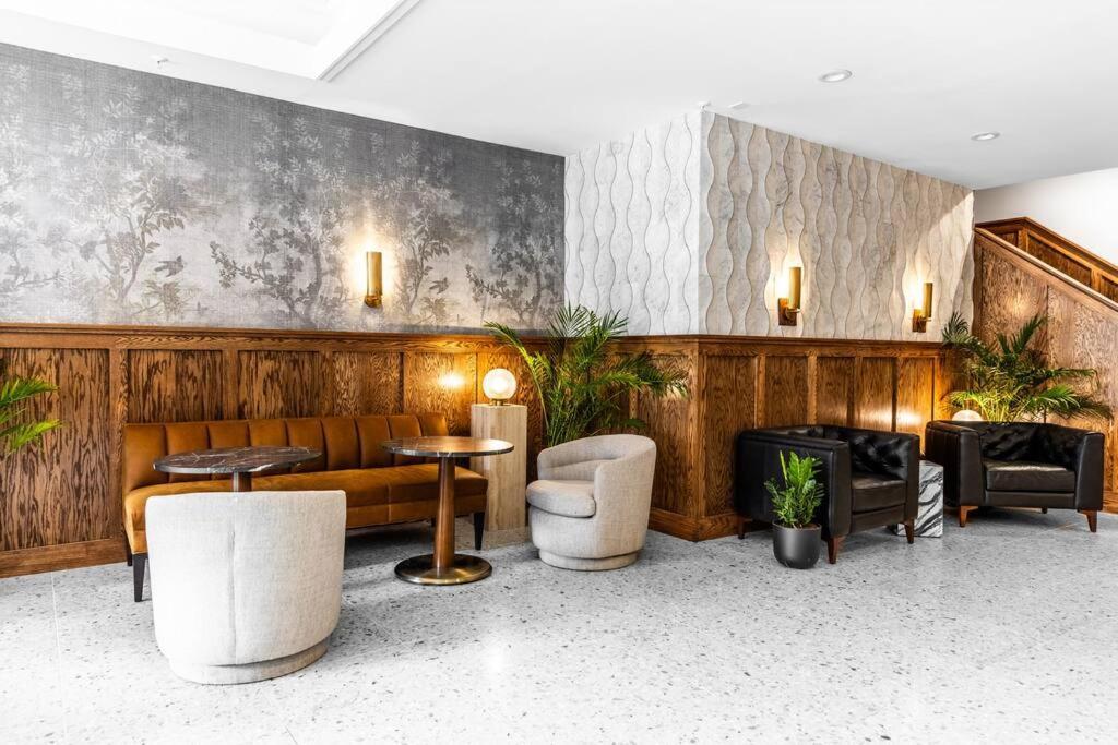King Bed, The Phenix Historic Hotel, Spacious, Room # 406 Μπάνγκορ Εξωτερικό φωτογραφία
