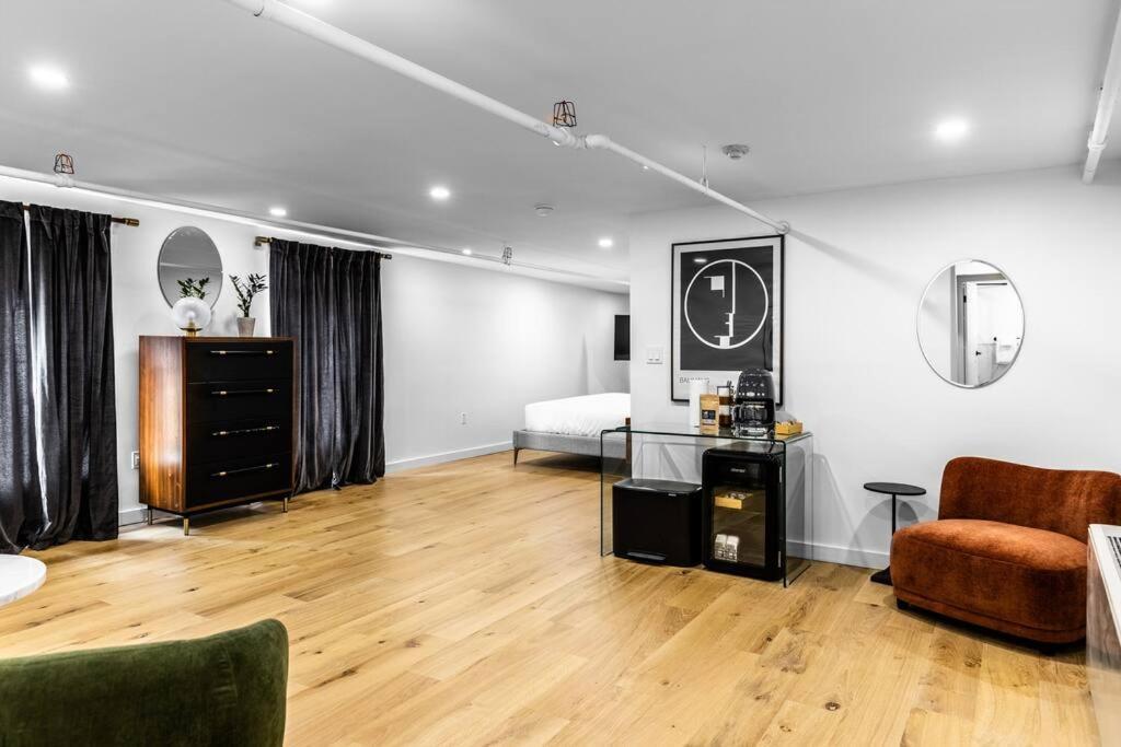 King Bed, The Phenix Historic Hotel, Spacious, Room # 406 Μπάνγκορ Εξωτερικό φωτογραφία